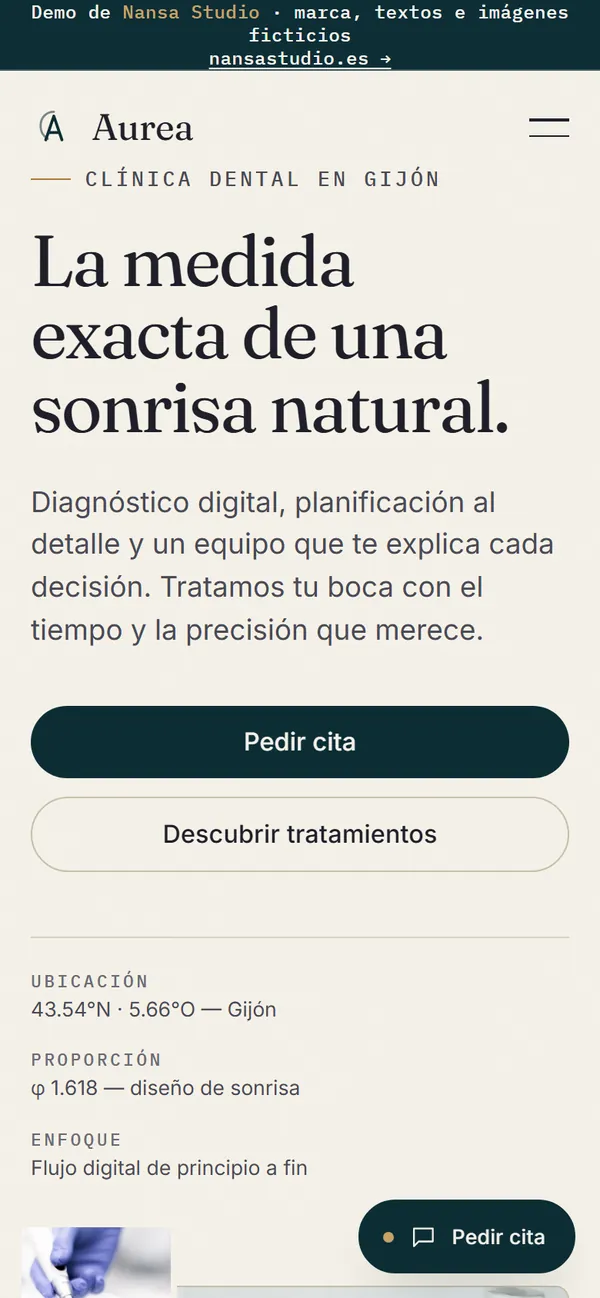 La demo Aurea vista en un móvil, con el botón flotante de pedir cita